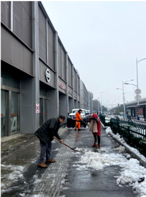 蘇創公司組織掃雪突擊隊，確保通行順暢