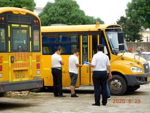 寧高潤安校車公司加強節日隱患排查， 確保校車停放安全